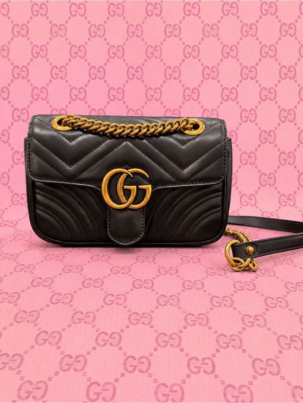 Gucci Black Chevron Matelassé GG Marmont Shoulder Bag with Gold Hardware